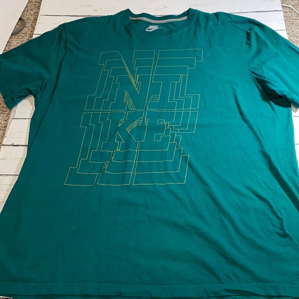 Nike Regular Fit Men’s XXL Short Sleeve Shirt